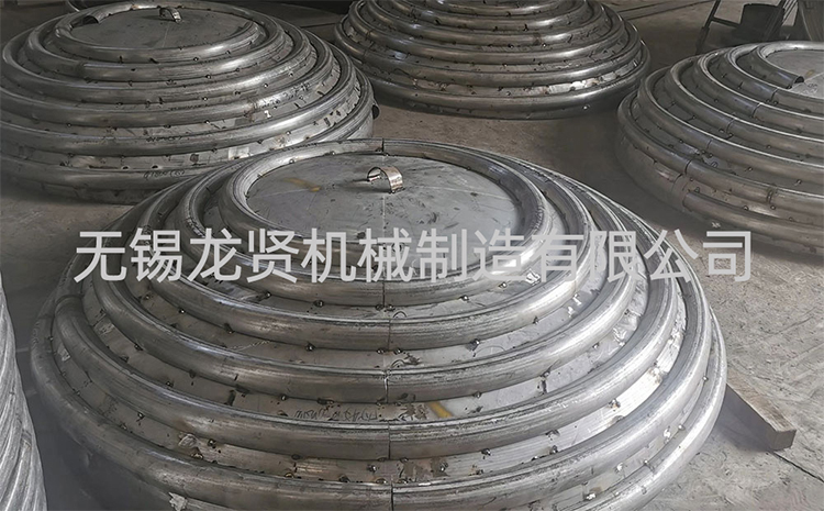 龍賢：各種規(guī)格不銹鋼封頭盤管加工